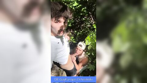 A guy from Cologne gives his cock to suck in the park
