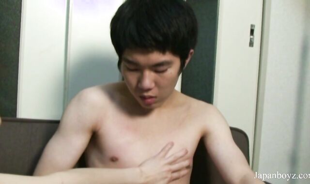 GayAsianNetwork: Solo J Park teasing testicles