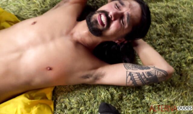 AlternaDudes: Maxx Stoner takes ginormous fake-manstick