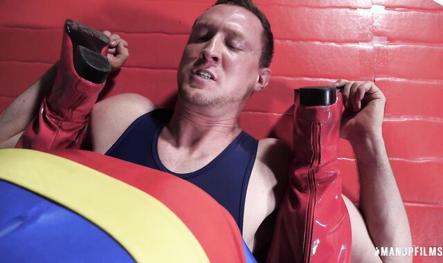 ManUpFilms: Homo Pierce Paris alongside Johnny B kneeing balls