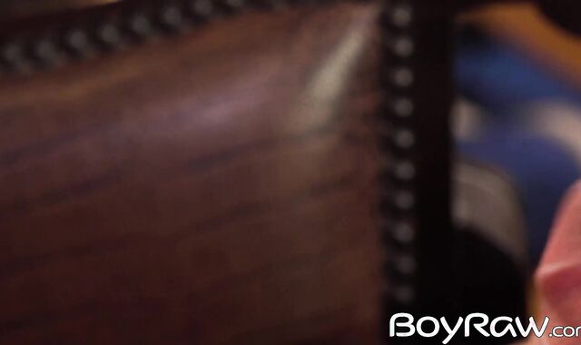 Sexy twink Tommy Ameal masturbates in intense and sexy solo