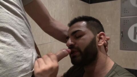 ClubBangBoys: Persian amateur enjoys rubber-free-for-all handjob