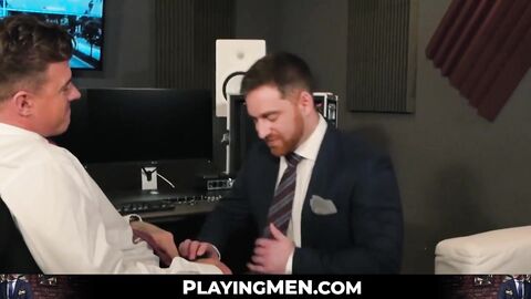 Financial specialist gets a wet penis massage prior to fucking his man