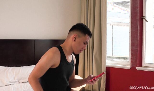 BoyFun: Piercing Dante Roman spunk-shot