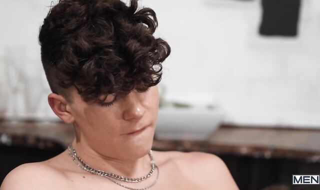 DrillMyHole.com: American Joey Mills kissing