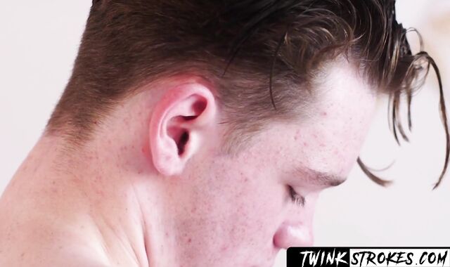 Large dick Noah Penetrate pounds horny twink doggystyle without any protection