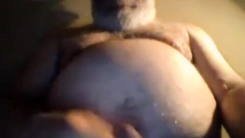 Hairy horny NY daddy bear jerks off on webcam