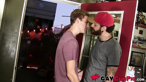 Twinks make out before they move on to some oral pleasuring