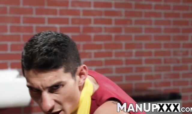 Handsome dude gets filmed for playing with dildo