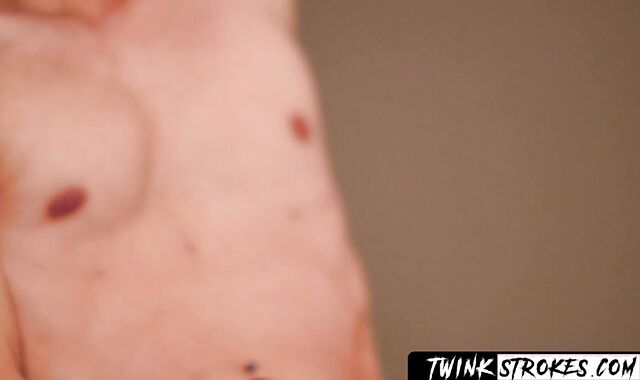 Inked twink Tyler Tremallose yanking off his monstrous dick