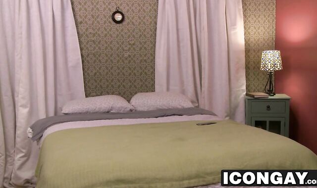Cute hunk Killian James railed deep in the ass by Roman