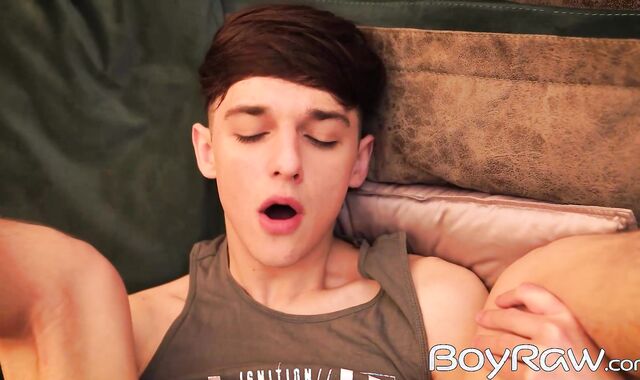 Hot stud Oleg Dostoevskii enjoys rimming twinky Tony Keit