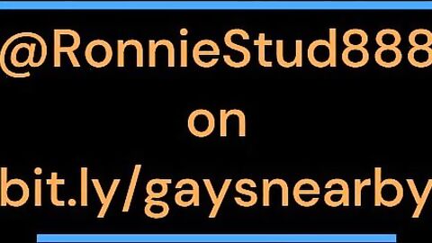 Smiling hunk Ronnie shows cock