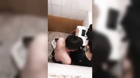 Spying guys fucking in an Asian nightclub
