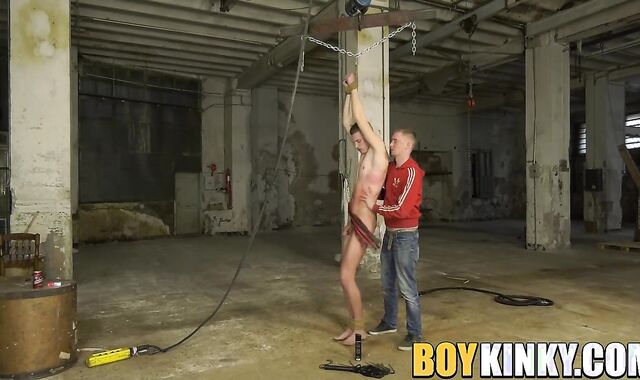 BDSM enthusiast Ashton Bradley jacks off restrained twink