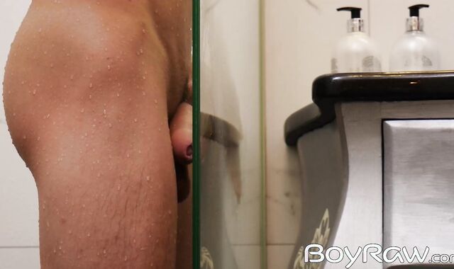 Naughty Danny Bianchi sucks off Ollie Barns uncut cock