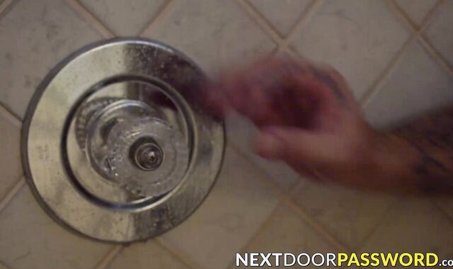 Buff studs make out and bang in the shower hardcore style