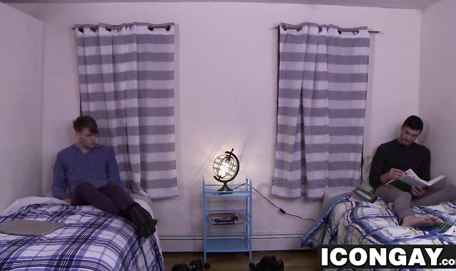 Sexy Zack Grayson and Justin Dean banging hard at night