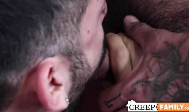 Homosexual stepcousins Cesar Rossi and Helloojose experimented on their asses