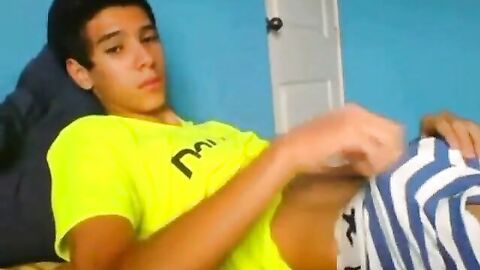 Latino Twink Shows Off When Jerking