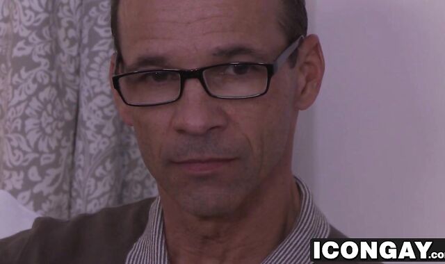 DILF Rodney Steele and twink Troy Accola swap sex skills