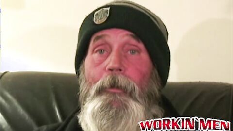 Hobo amateur grandpa jerking himself off with his huge beard