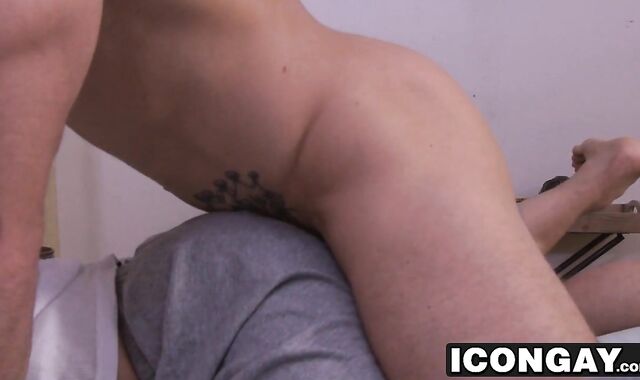 Hitchiker Roman Todd bangs DILF Rodney Steeles tight asshole