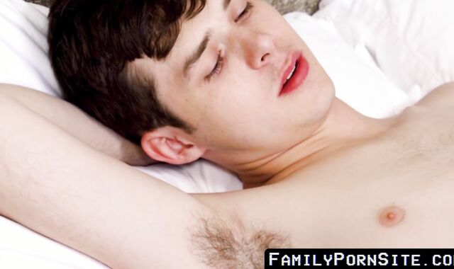 Redhead Brody Kayman and hottie Matthew Figata both barebacked