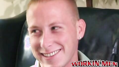 Stud shows off his tattooed chiseled body and jerks off hard