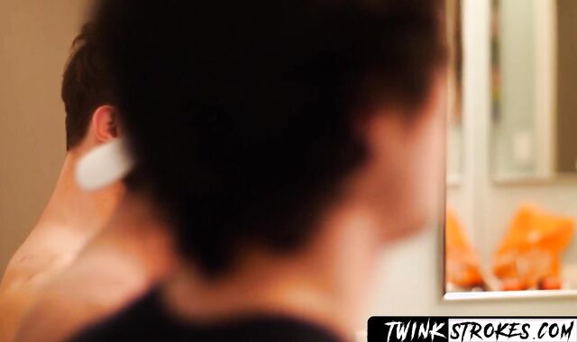 Novice twinks butt banging in sweet trio