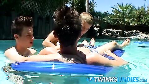 Twinks Kayden Daniels and Ayden James anal fuck outdoor