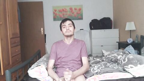 Heißer Twink-Striptease mit Handjob vor der Webcam