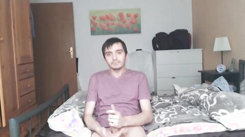 Heißer Twink-Striptease mit Handjob vor der Webcam