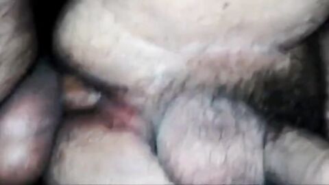 Se vienen en mi culo - Bareback Amateur Bear