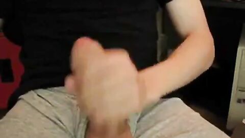 Amateur Twink Masturbates on Webcam