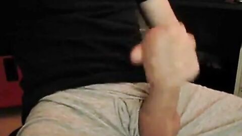 Amateur Twink Masturbates on Webcam