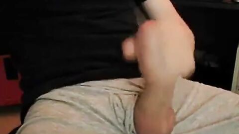Amateur Twink Masturbates on Webcam