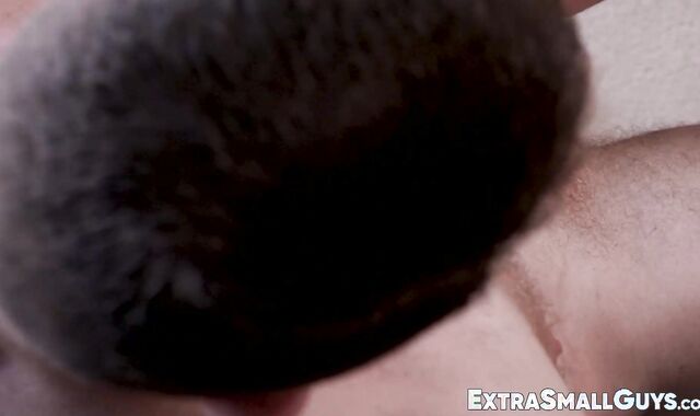 Hot inked twink Tom Bentley surprises horny Legrand Wolf with a sloppy blowjob