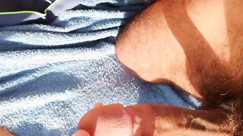 Maduro en la Playa: Mamando al Daddy en Público