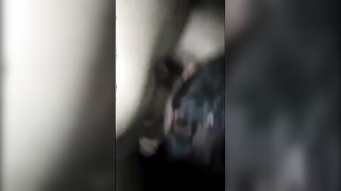 Je me fais sucer par un mec black en voiture