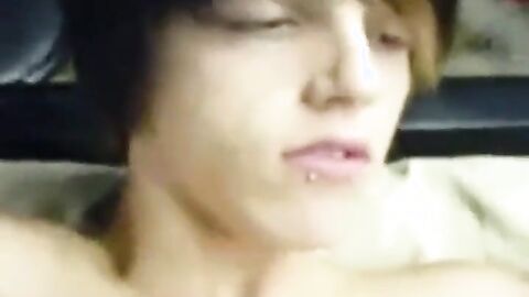 Amateur Twinks' Steamy Encounter