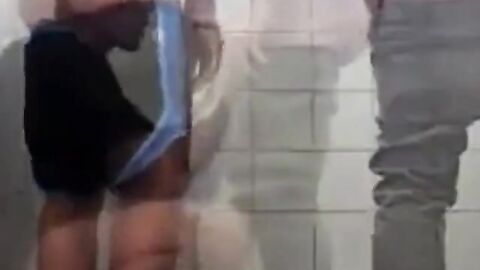 Bareback Amateur Anal in the Bathroom
