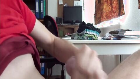 Skinny Twink Cums Hard