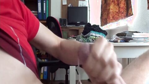 Skinny Twink Cums Hard