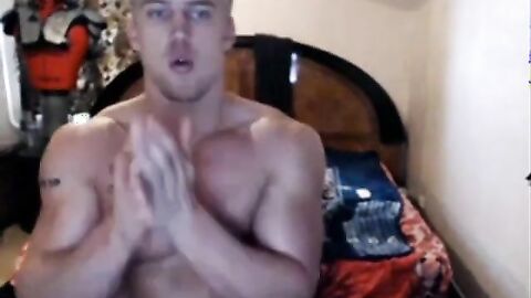 Muscle Hunk on Cam