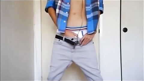 Twink Amateur Gets Off on Sagging
