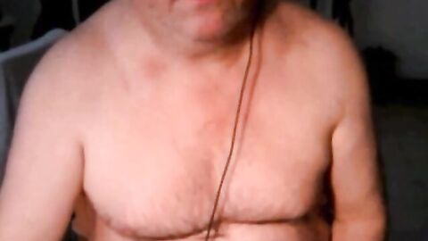 Mature Argentinian Bear Wanks and Cums