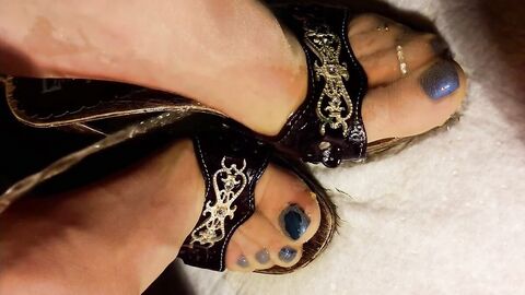 Pissing on Feet in Nylons and Heels