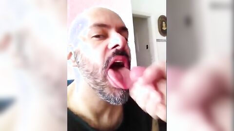 Cum Eating Amateur Blowjob