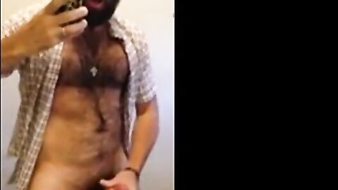 Osazo barbudo: paja en un wc publico - amateur bear daddy man